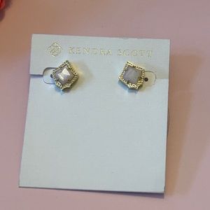 Kendra Scott Kirstie Stud in Gold Ivory Pearl